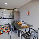 아파트 Hadrian Sky Bright Apartment With Sea & City Views Close To Old Town *