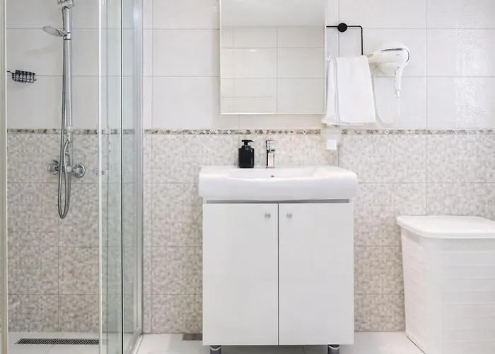 Hadrian Sky Bright Apartment With Sea & City Views Near Old Town Appartement *
